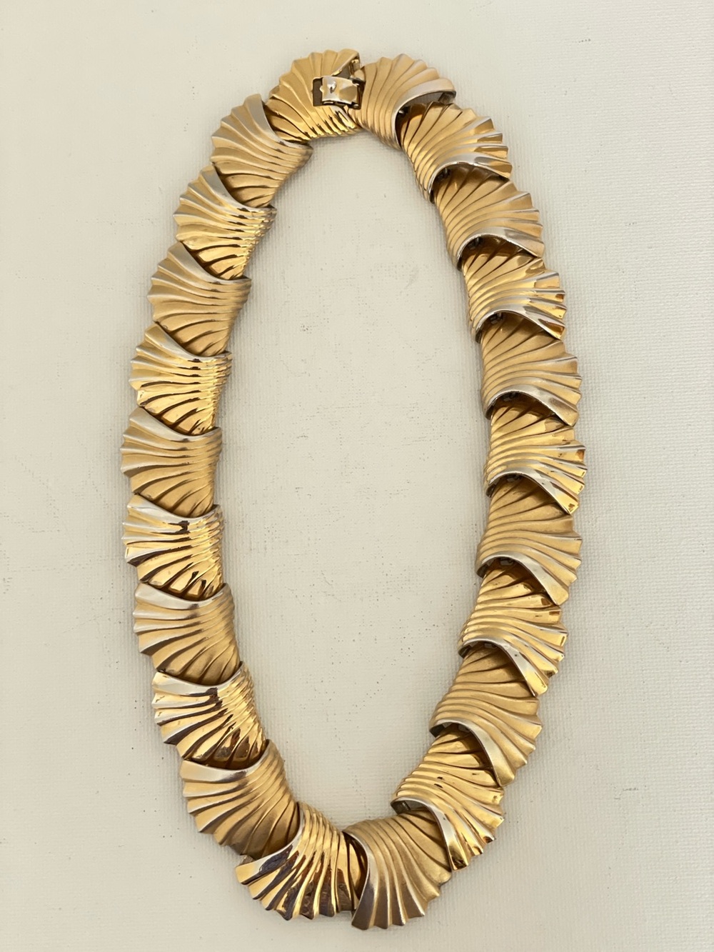 Vintage Monet Gold Tone Scalloped Link Statement Necklace 16” - Picture 2 of 8